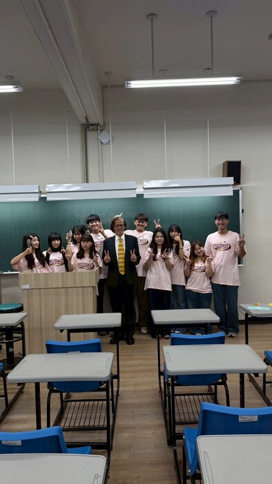 114.12.23 方案實習發表會大合照圖片