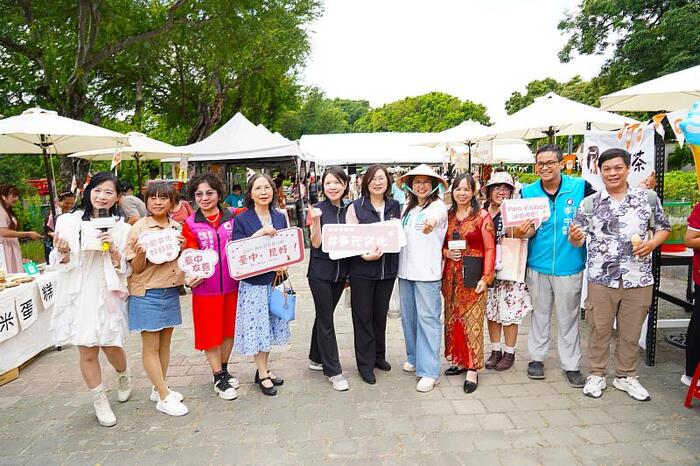 114.08.20本系陳斐虹老師接受臺中市政府社會局委託,於臺中公園舉辦「臺中.尼好!Apa Kabar(印尼語你好)」多元文化活動圖片