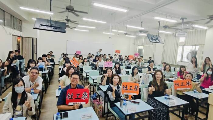2026/5/19  社工系小型就業博覽會圖片